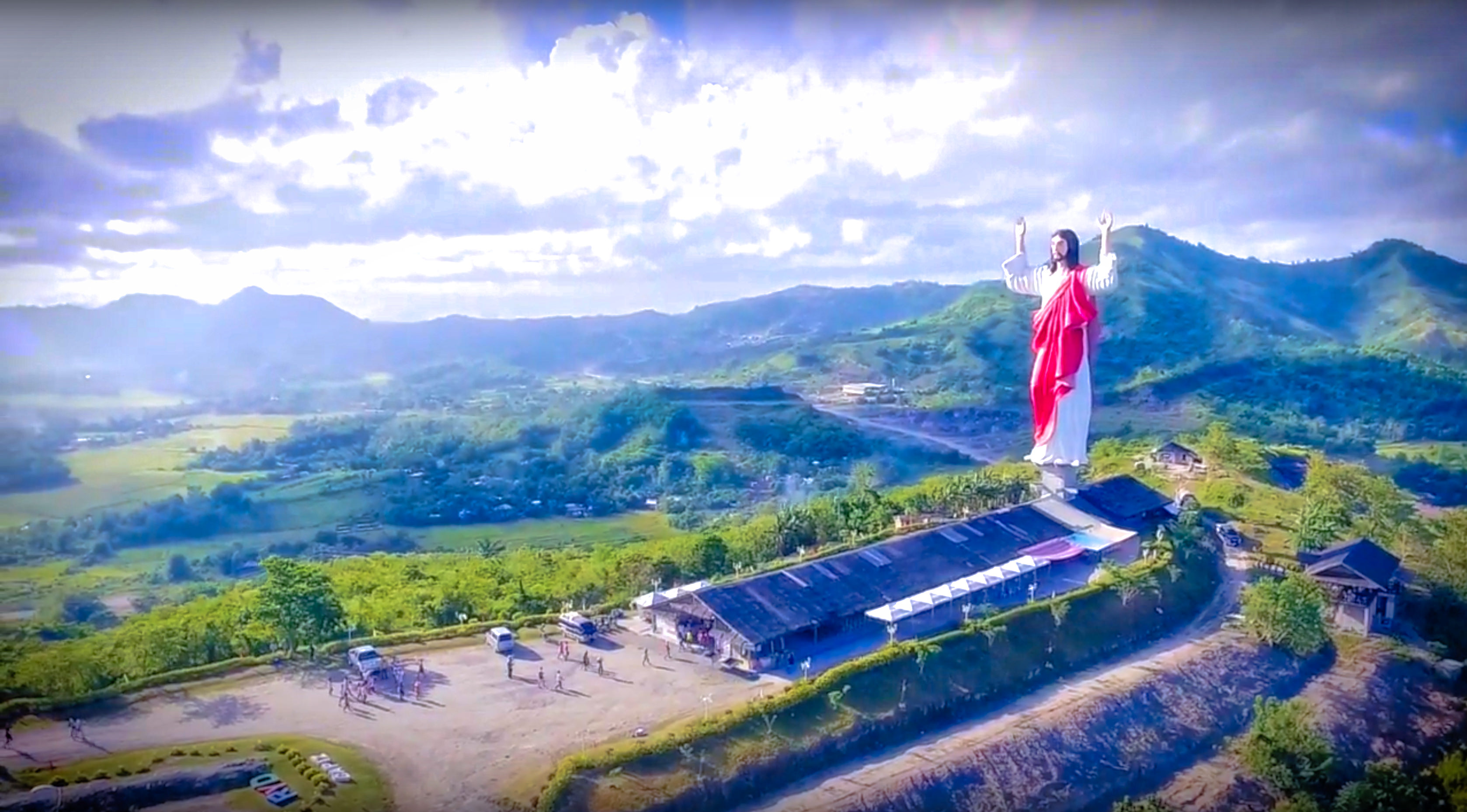 VIDEO Sacred Heart of Jesus Statue in the Philippines