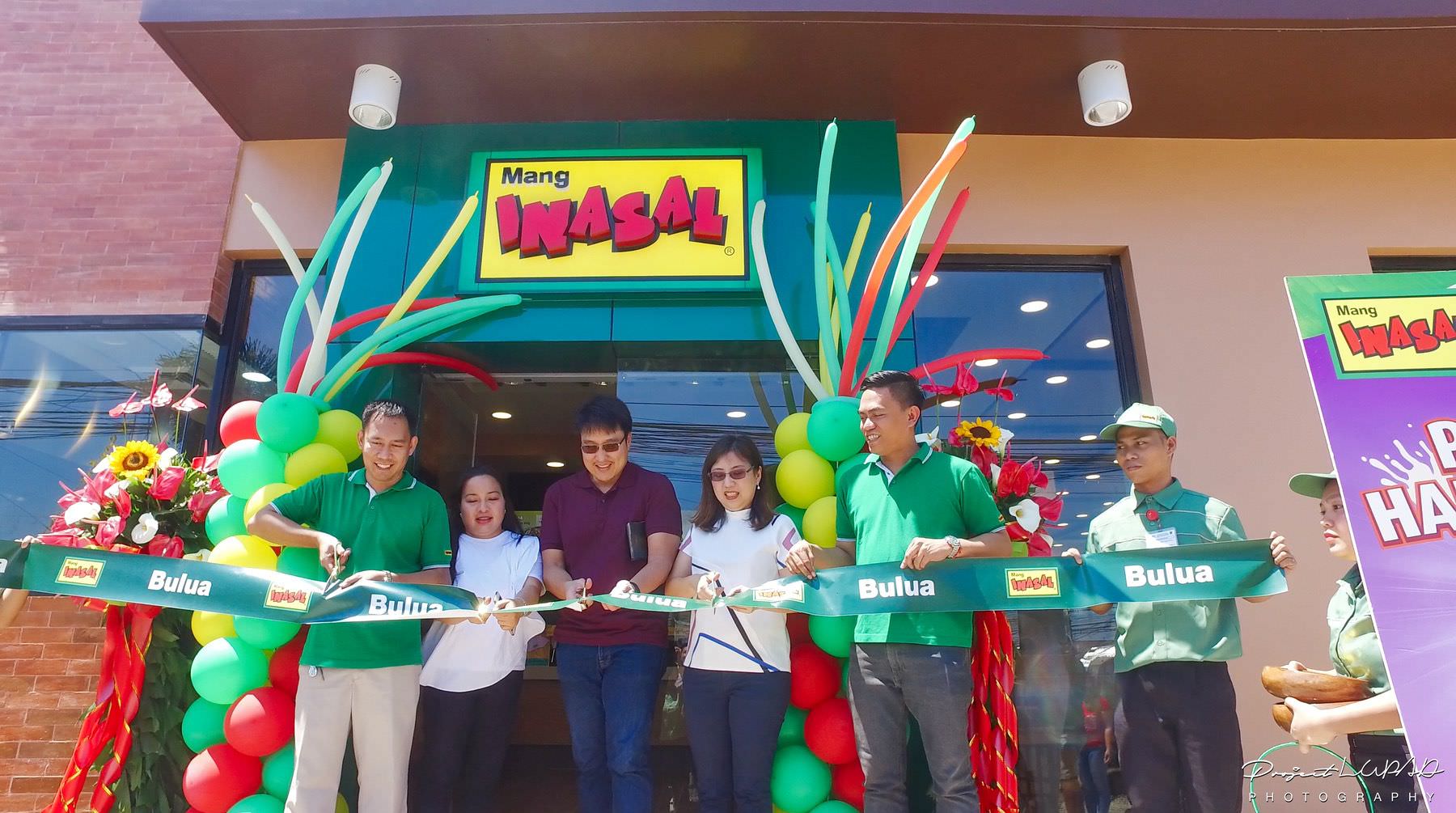 The ribbon cutting at Mang Inasal Bulua