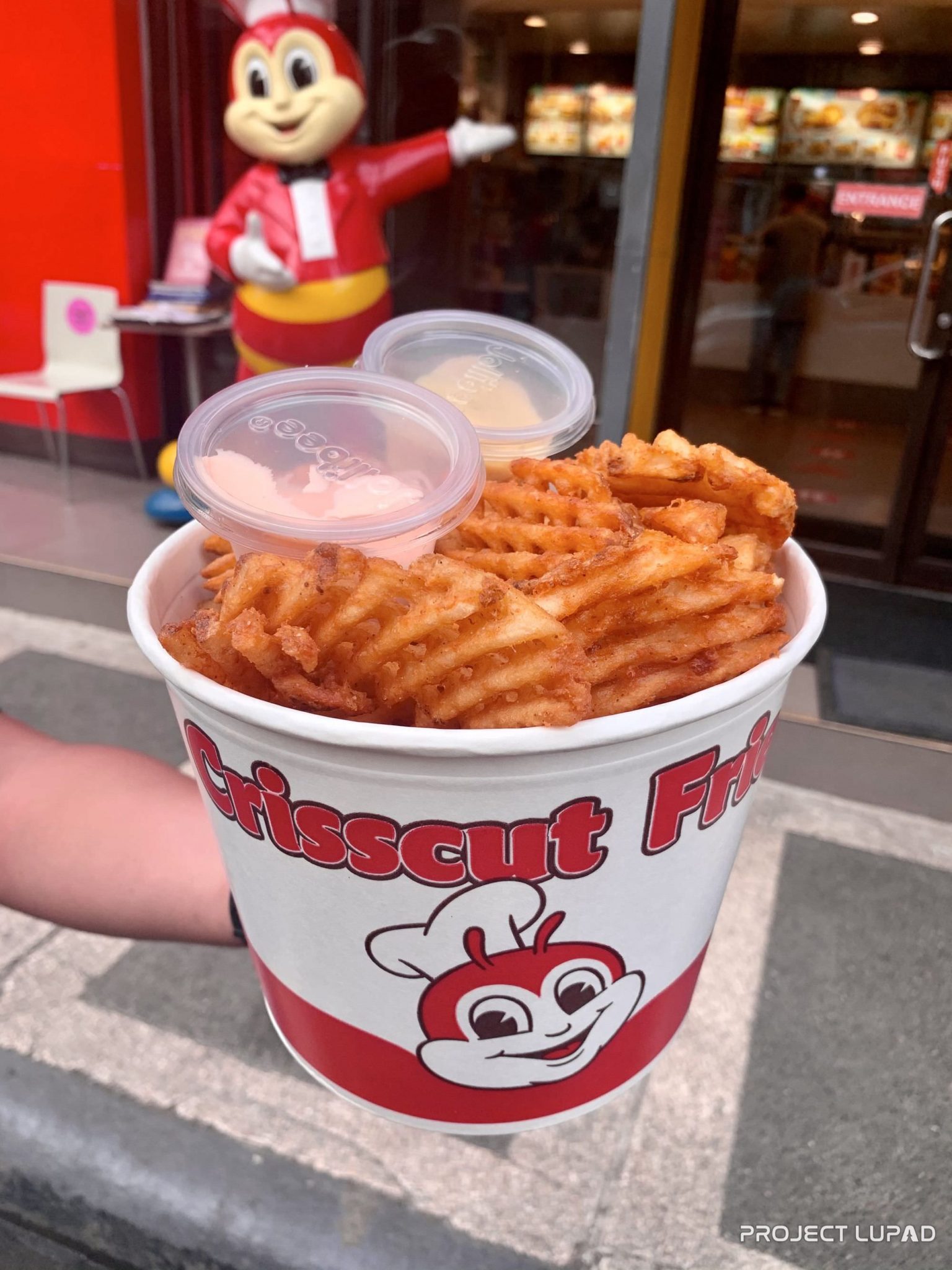 Jollibee Crisscut Fries Now Available in Buckets, Comes with Two Dips