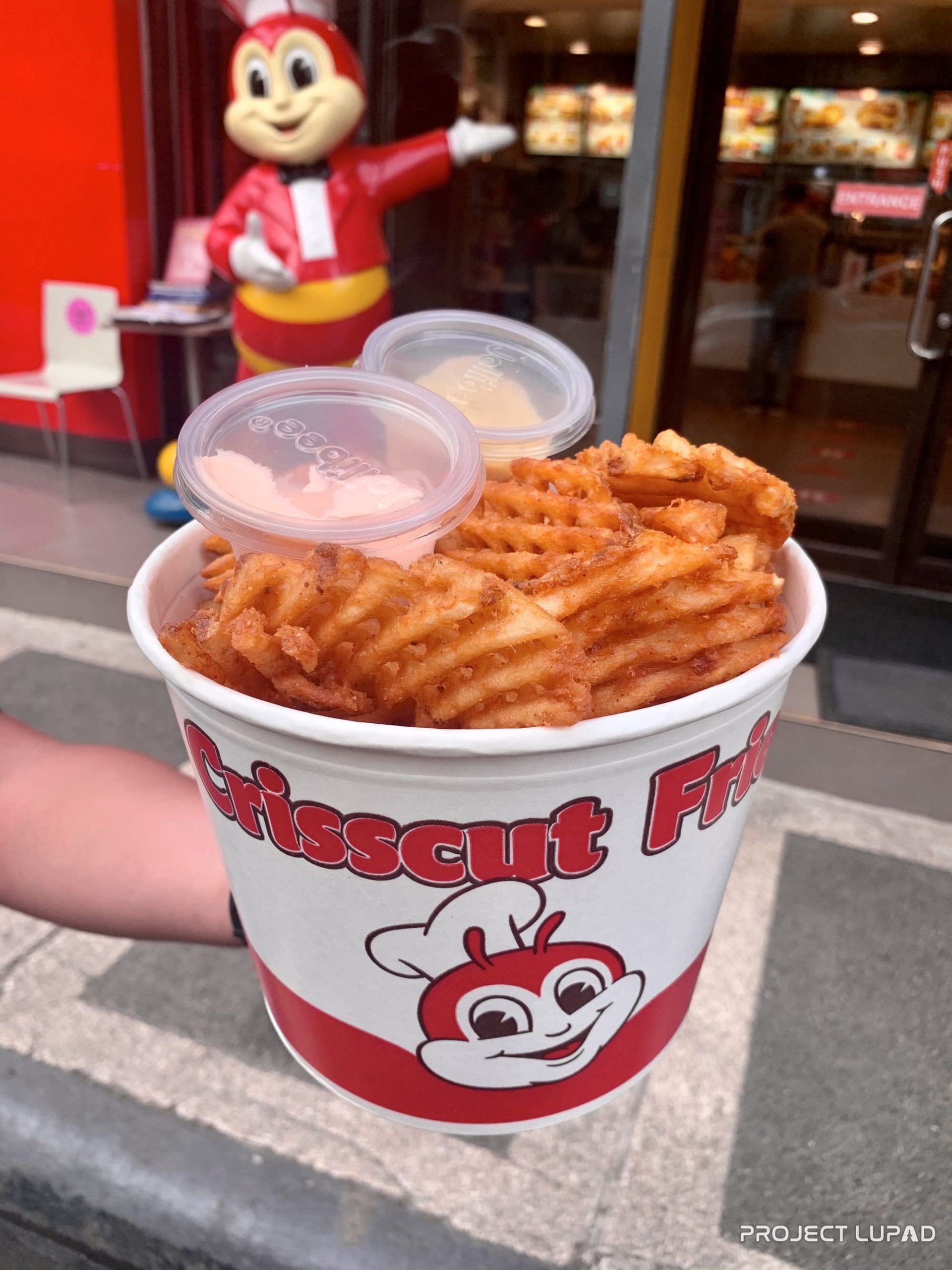 Jollibee Crisscut Fries Now Available in Buckets, Comes with Two Dips