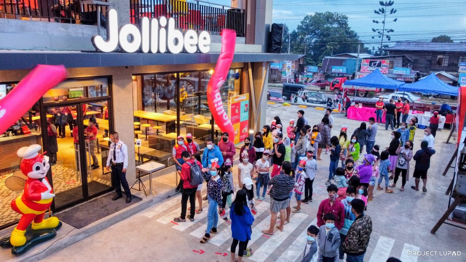 Crowd at the Jollibee Manolo Fortich drive-thru opening in Bukidnon