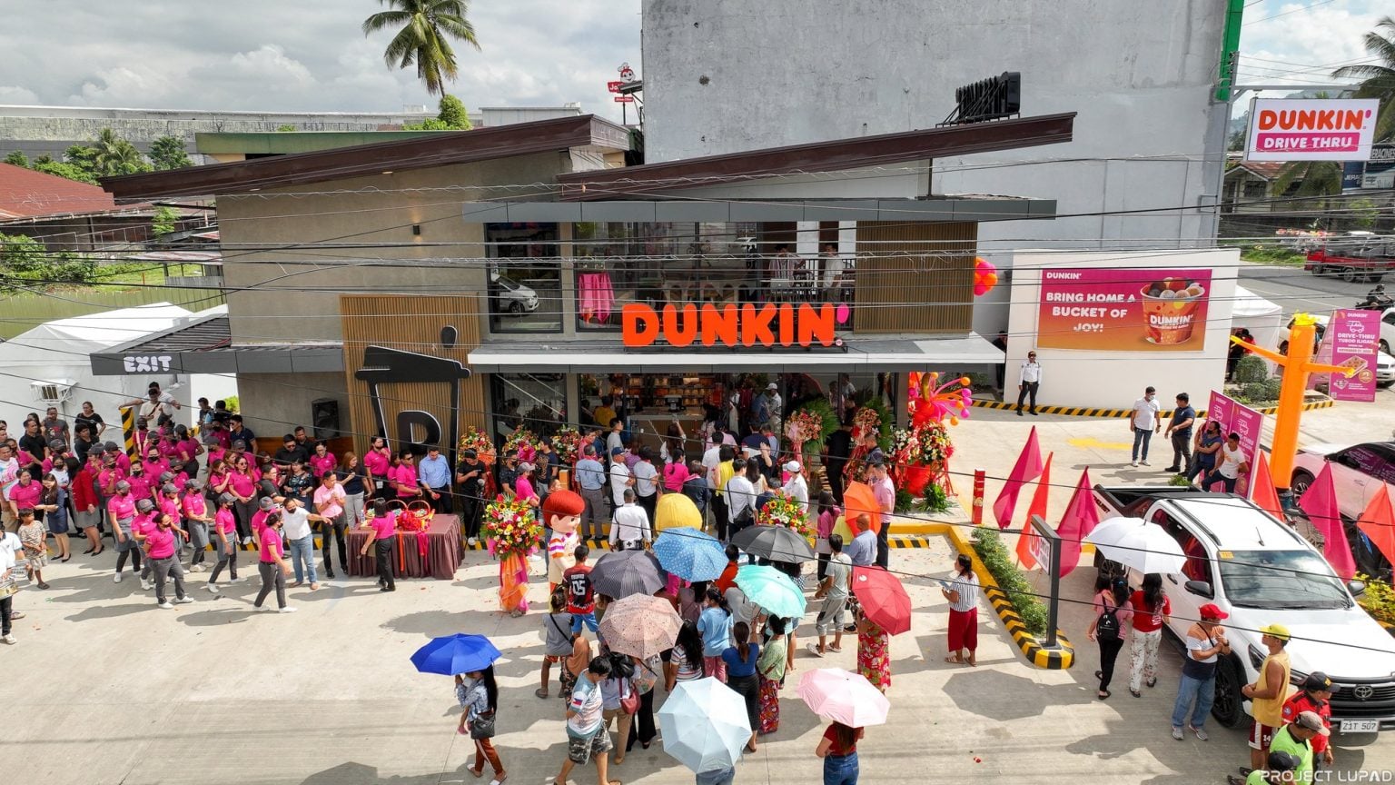 Opening day crowd at the Dunkin’ Drive-Thru in Iligan