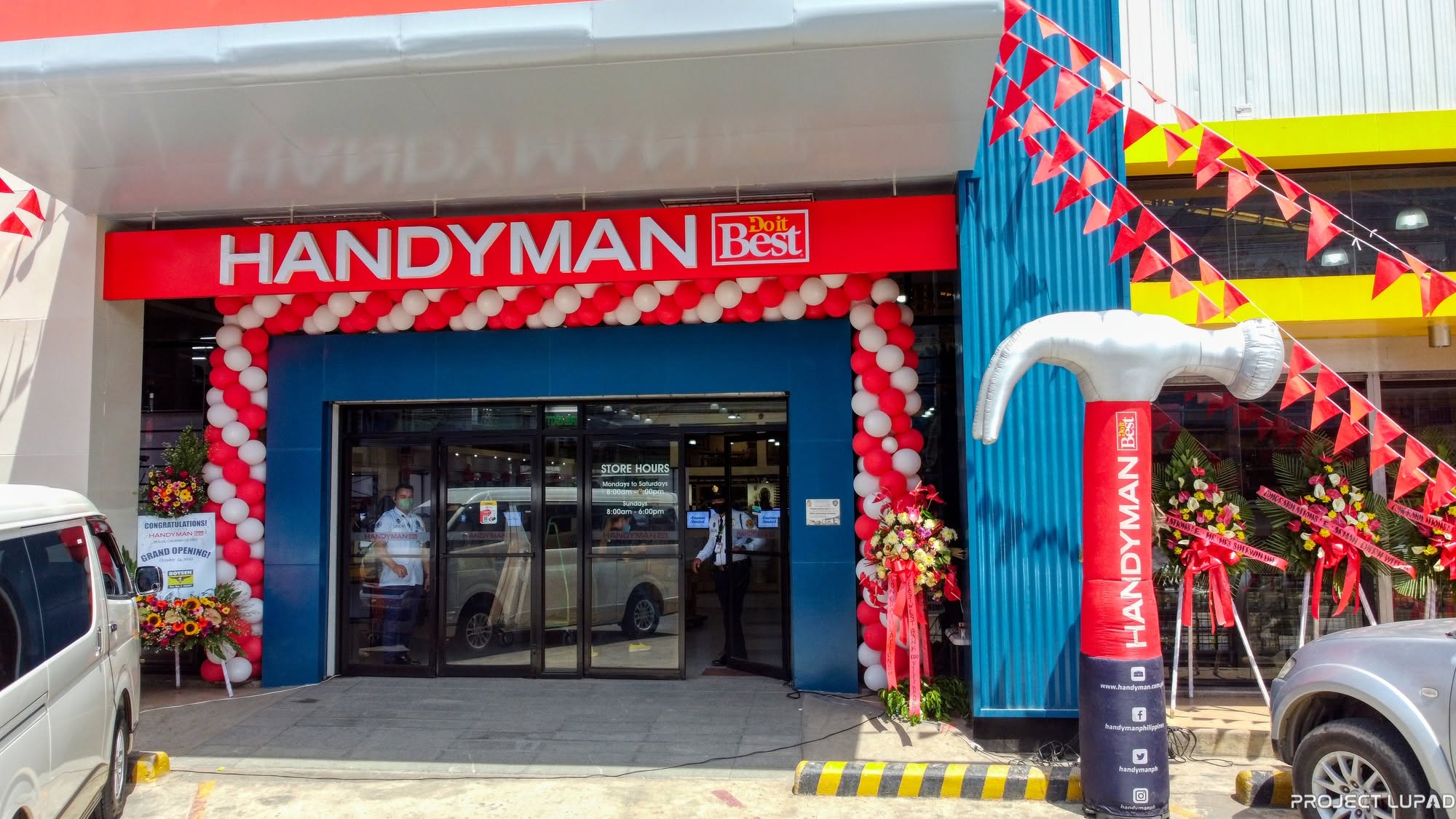 The entrance of Handyman Do it Best Bulua on opening day