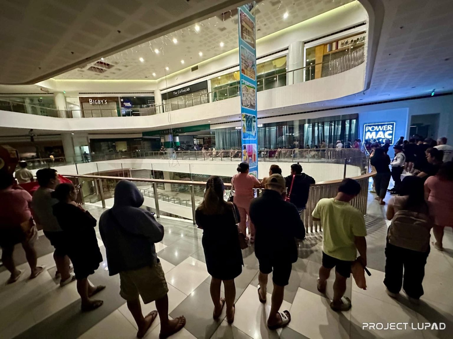 Shoppers line up for the iPhone 16 midnight launch at Power Mac Center