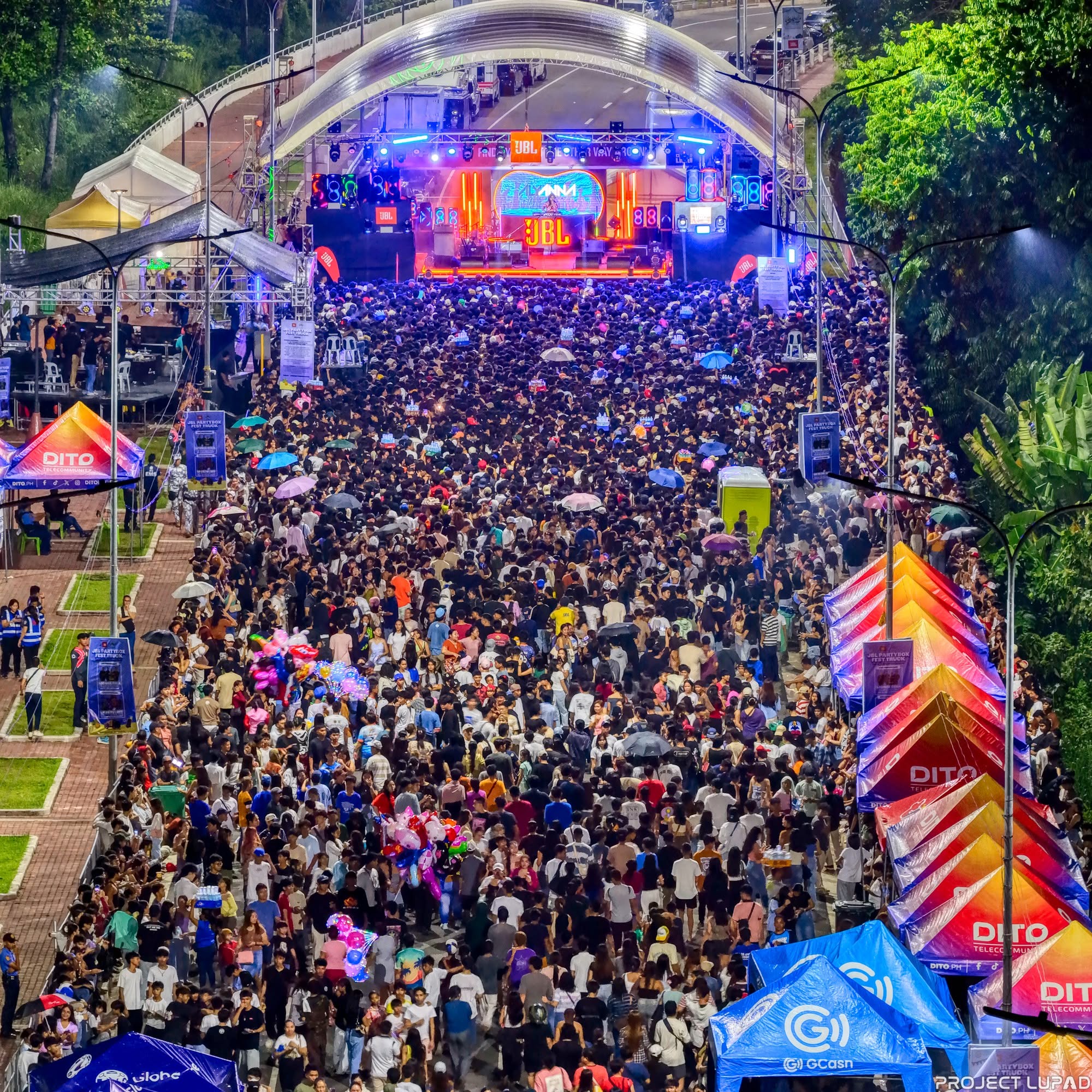 The crowd at the JBL PartyBox Fest Truck in Cagayan de Oro, shot for this JBL case study by Project LUPAD