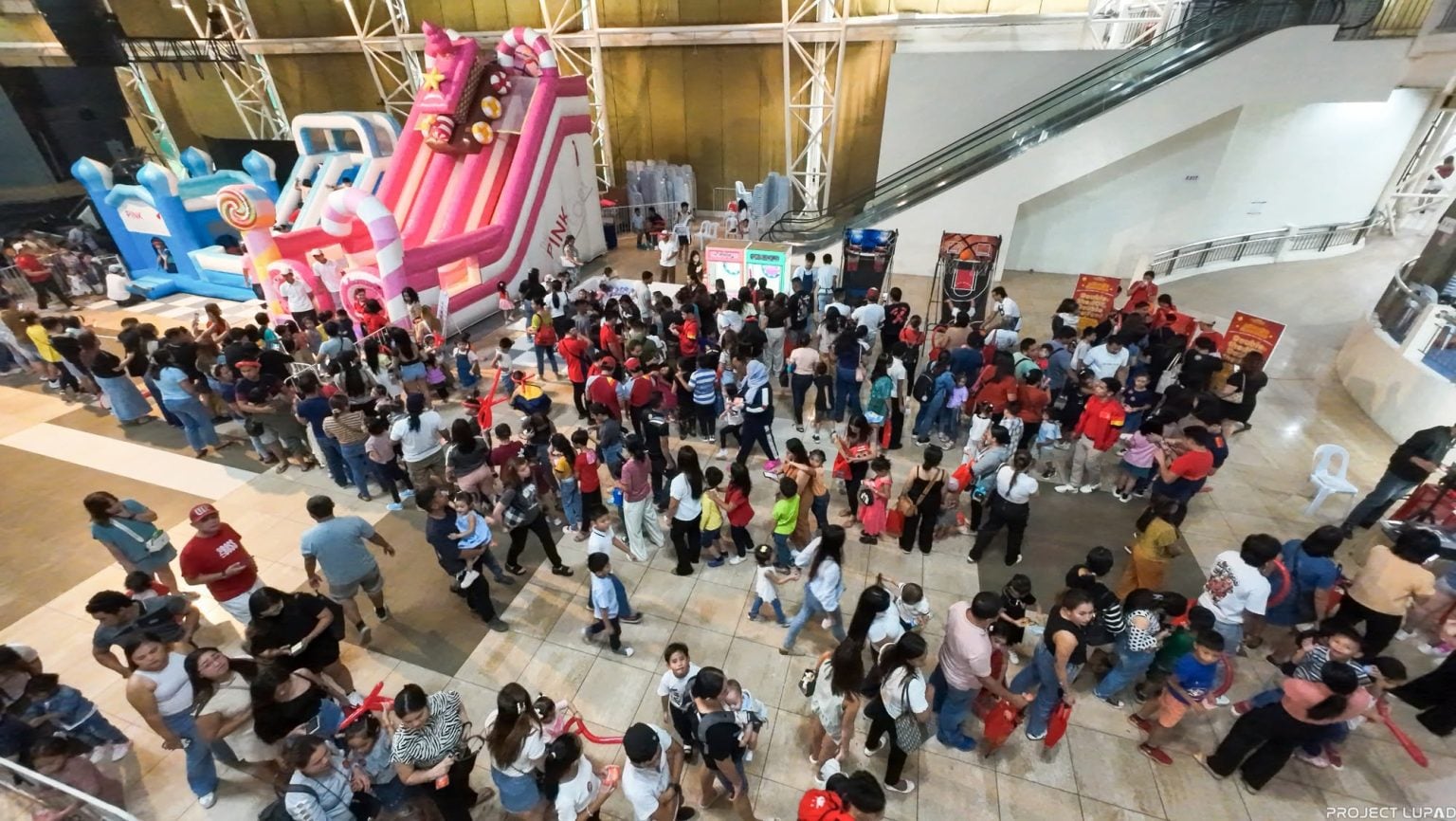 Over 1,000 kids at Limketkai Atrium for the Jollibee Kids Convention