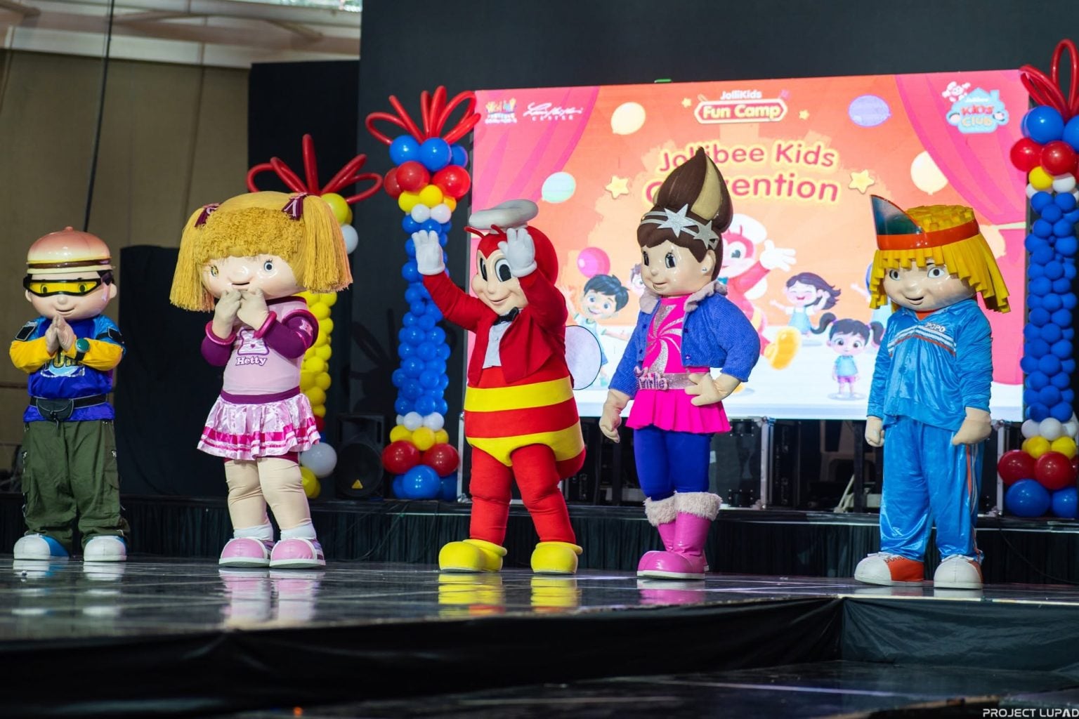 Jollibee and friends line up on stage at the Kids Convention