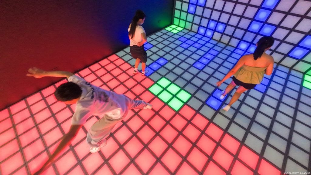 Player diving across the red lava tiles at Gridscape CDO in Limketkai Mall