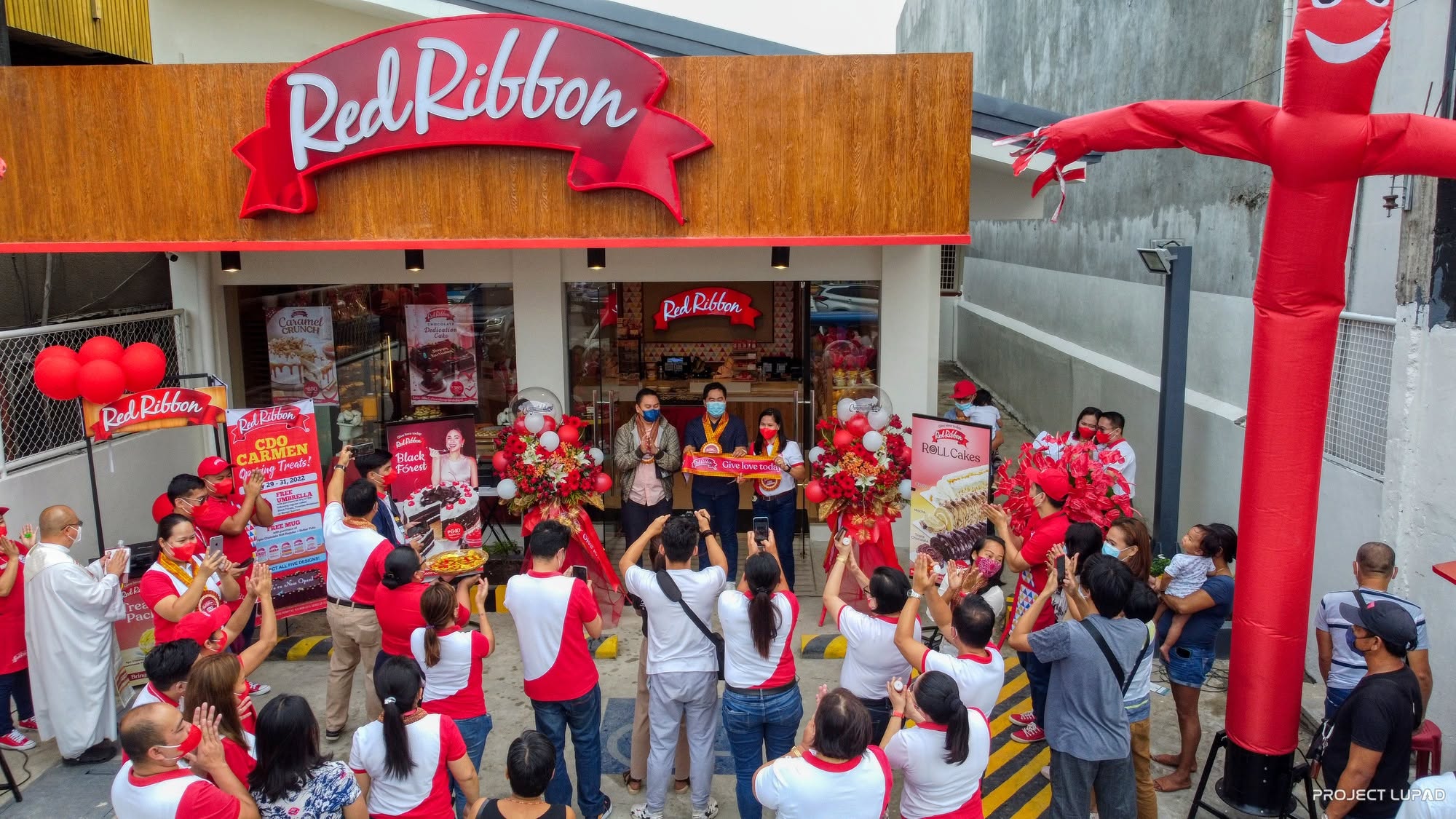 The crowd at the opening of Red Ribbon CDO Carmen, shot for this Red Ribbon case study by Project LUPAD